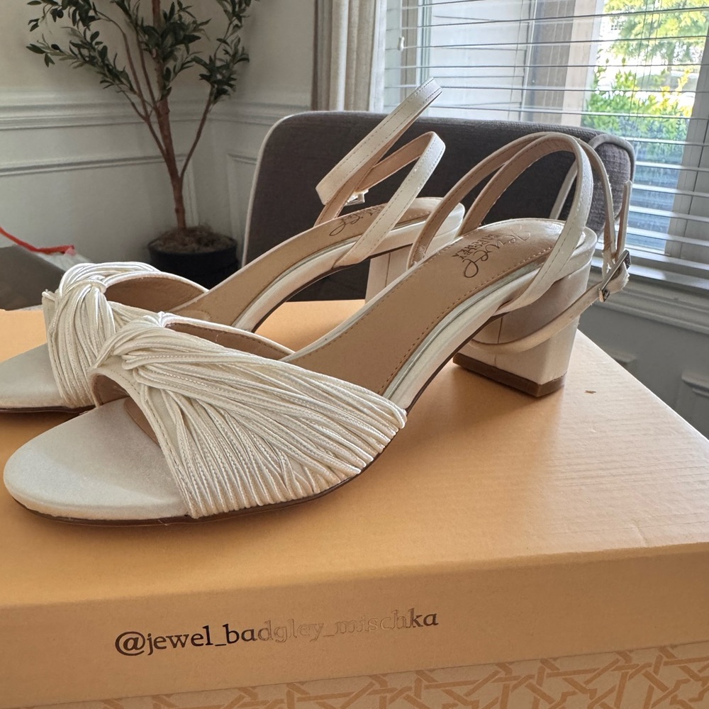 Bridal Jewel Badgley Mischka Women's White Braided Slingback Sandal Heels